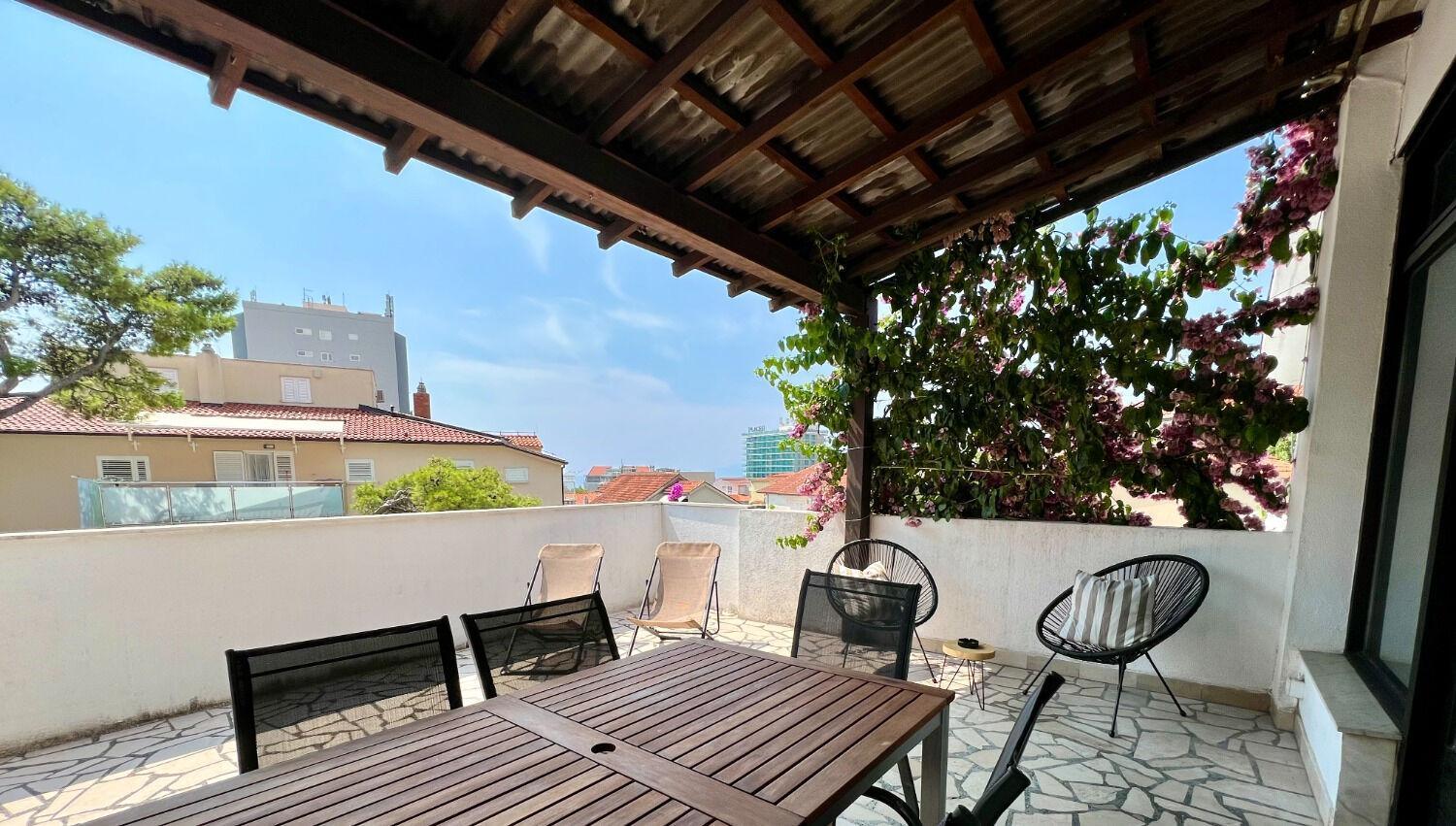 Apartment Denis - Great Location & Large Terrace Макарска Экстерьер фото